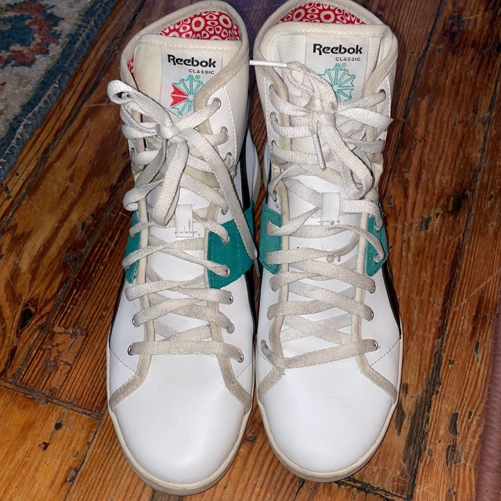 COPY - Fresh Classic & Retro Women’s Reebok HighTop Fold-Down Sneakers! - Picture 5 of 10